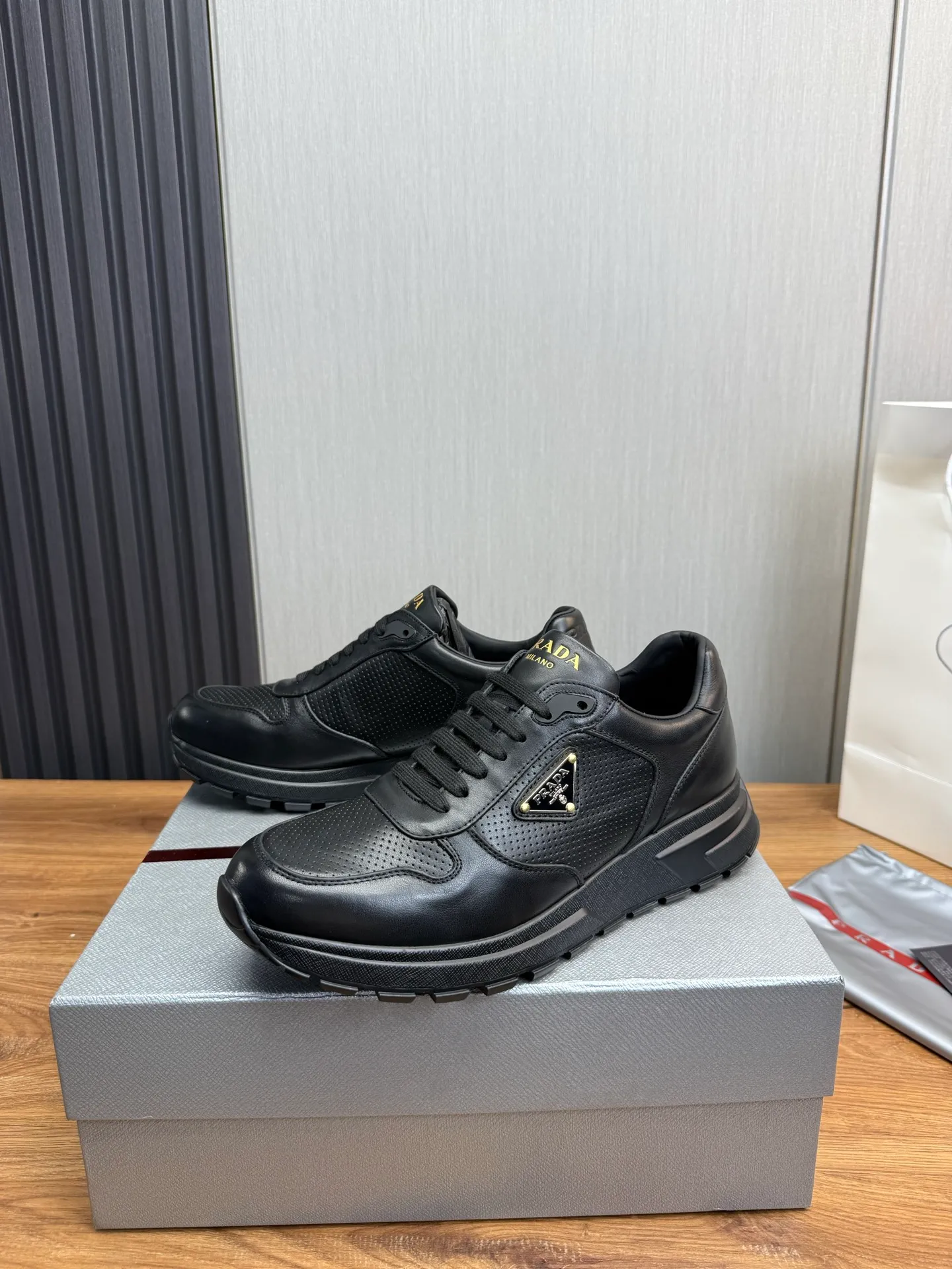 Men's shoes 💰580💰 [PRADA] Men's shoes are popular in the counter, official website is synchronized, 1 high-quality shipment ✔️Original cowhide punching + cowhide lining, 1🆚1 replica, original sole, 38-45 (45 customized, non-refundable)